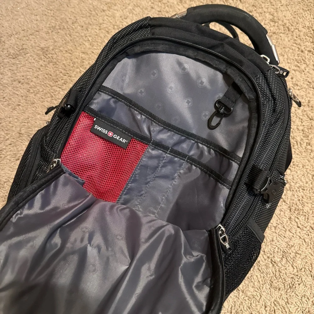 SwissGear Black Backpack for Men - Picture 4 of 5